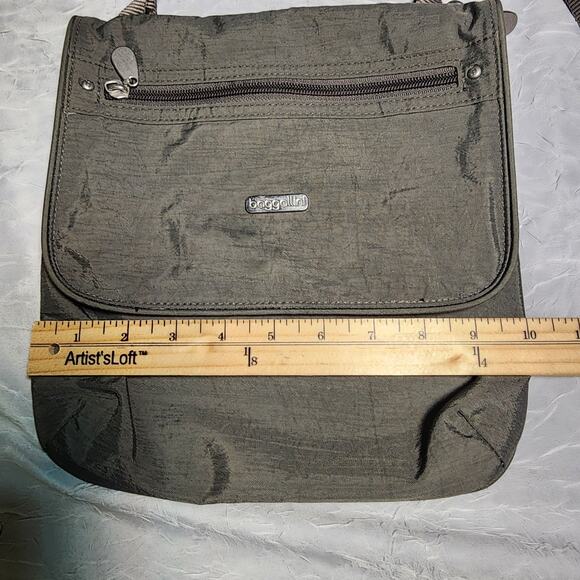 Baggallini Purse Crossbody Bag Travel Pockets Multi Pocket Medium Gray - Picture 9 of 9